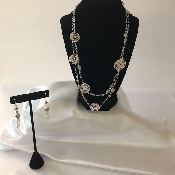 Premier Design silver chain with gray pearl accents & matching earrings - Picture 1 of 6